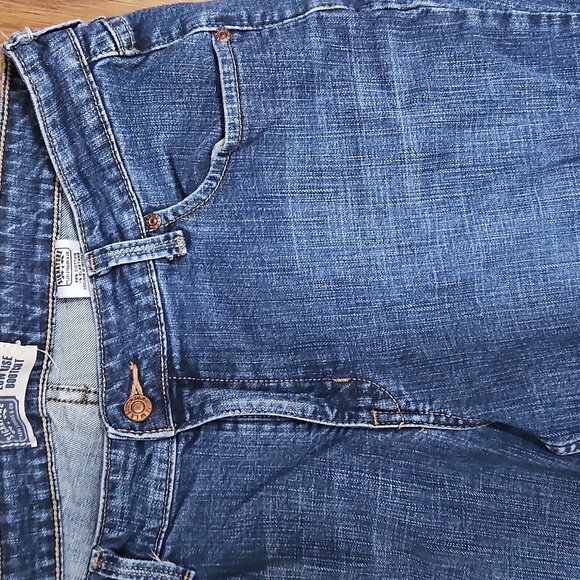 Levi’s Signature Lowrise Bootcut Jeans Sz 16 Short - Picture 2 of 2